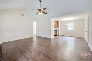 1417 Whitfield Park Cir, Savannah, GA 31406 - Photo 7