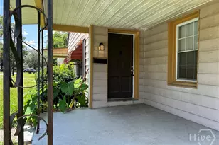 1824 E 39th St, Savannah, GA 31404 - Photo 3