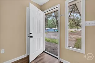 131 Cherokee Cir, Hinesville, GA 31313 - Photo 9