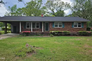 809 N Broad St, Roseboro, NC 28382 - Photo 1