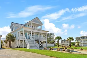3604 W Pelican Dr, Oak Island, NC 28465 - Photo 1
