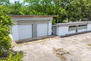 109 N Sycamore St, Rose Hill, NC 28458 - Photo 1