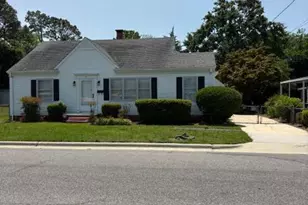 908 E 7th St, Lumberton, NC 28358 - Photo 1