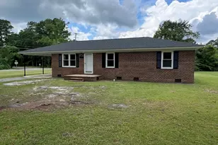 1001 Able St, Elizabethtown, NC 28337 - Photo 1