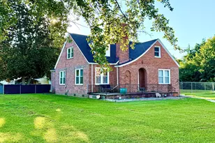 301 S Church St, Roseboro, NC 28382 - Photo 1