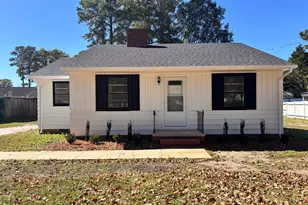 401 Vann Dr, Clinton, NC 28328 - Photo 1