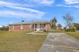 1113 E Stewart Cir, Wilmington, NC 28405 - Photo 1