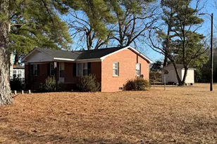 528 E Hillsboro St, Mount Olive, NC 28365 - Photo 1