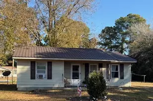 400 Tuskeegee Dr, Laurinburg, NC 28352 - Photo 1