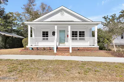 424 W West Street, Southport, NC 28461 - Photo 1