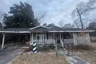 404 E Pollock St, Warsaw, NC 28398 - Photo 1