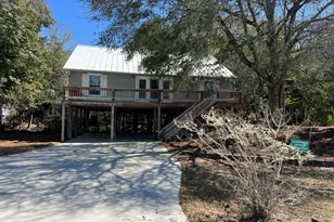 128 Page Pl, Emerald Isle, NC 28594 - Photo 1