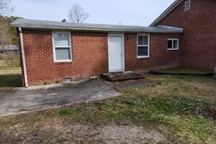 221 Lakewood Dr, Jacksonville, NC 28546 - Photo 1