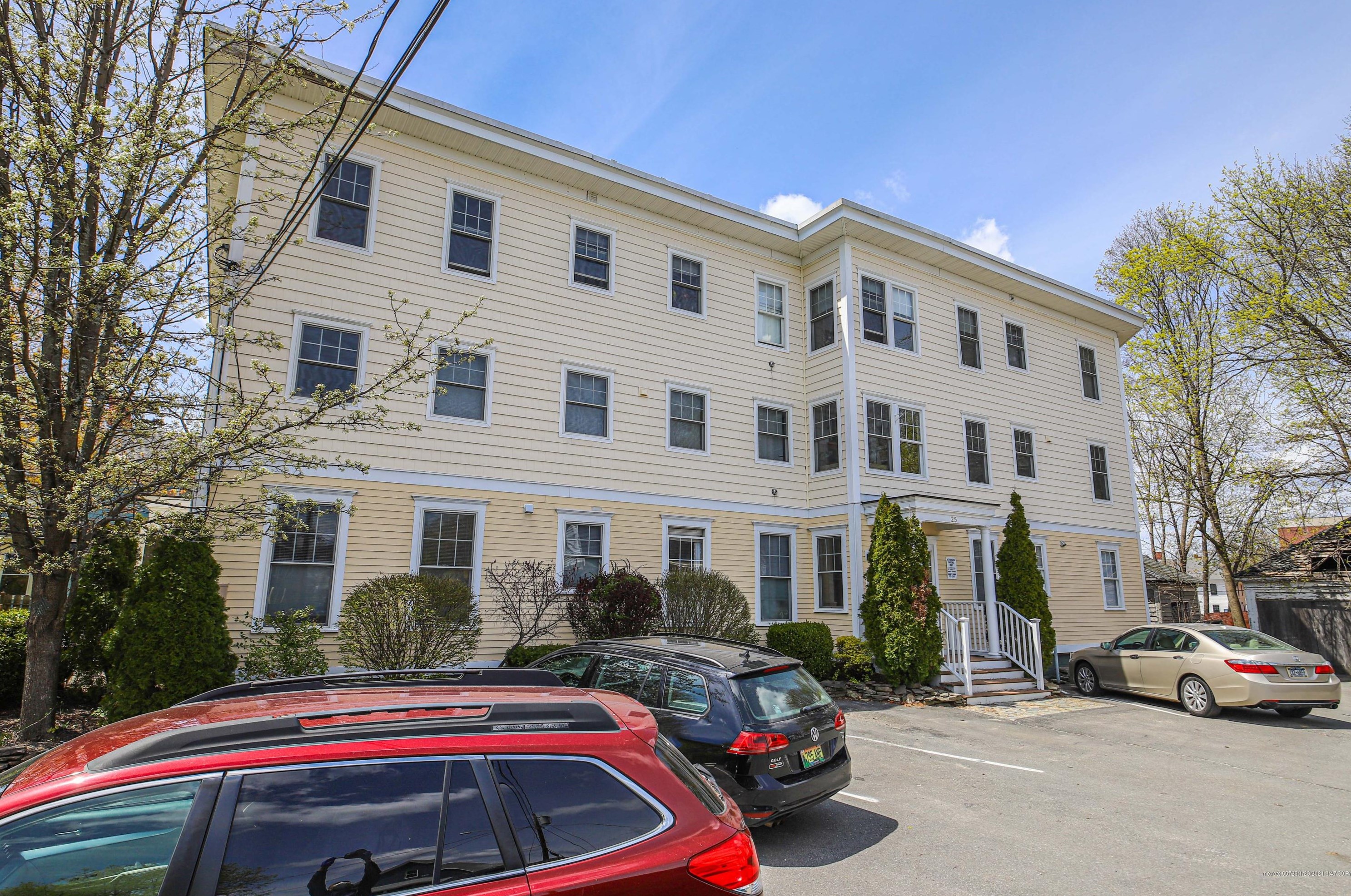 25 Granite St, Portland ME 04102-2833 exterior