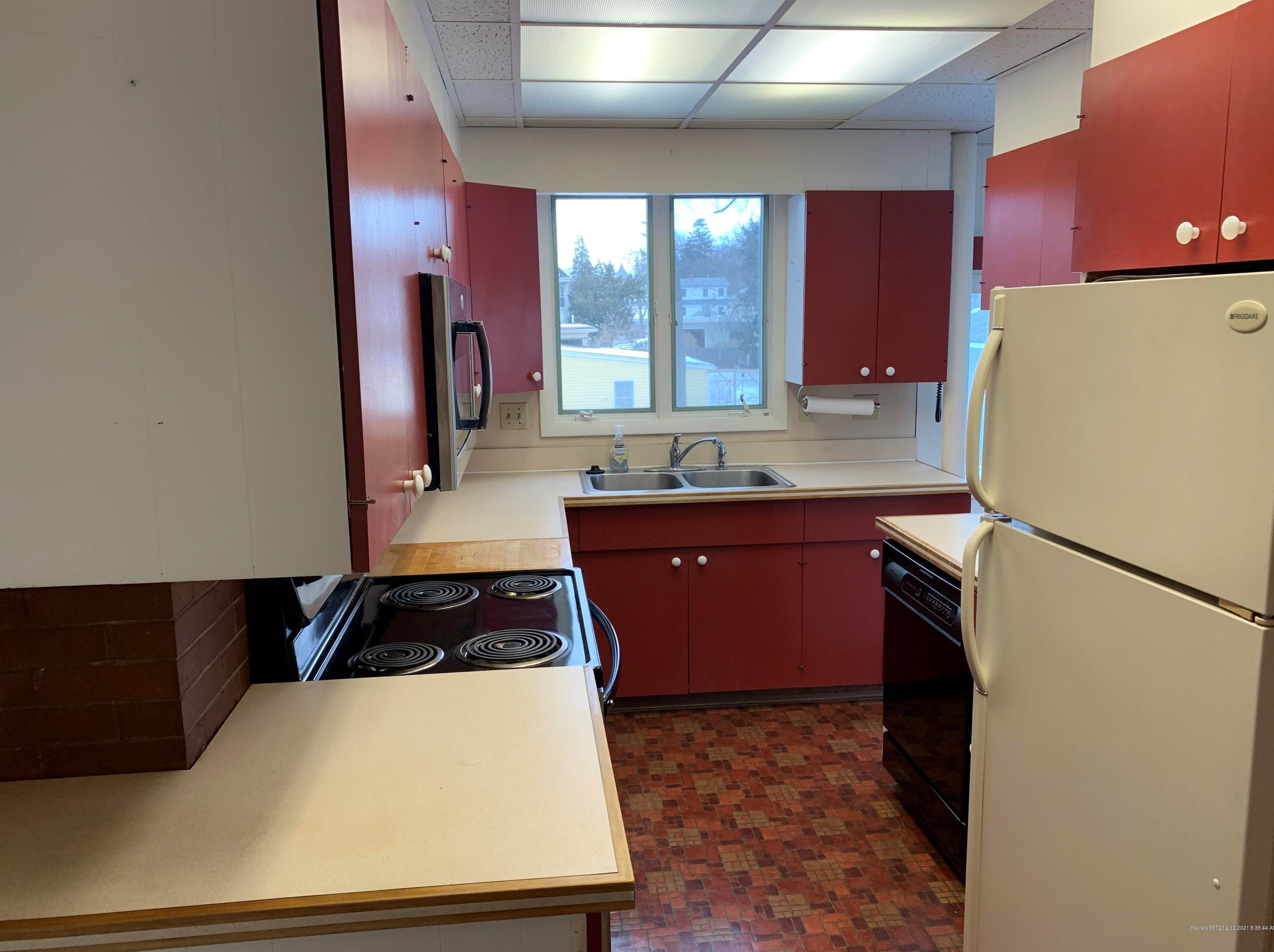 22 Waltham St, Westbrook ME  04092-4721 exterior