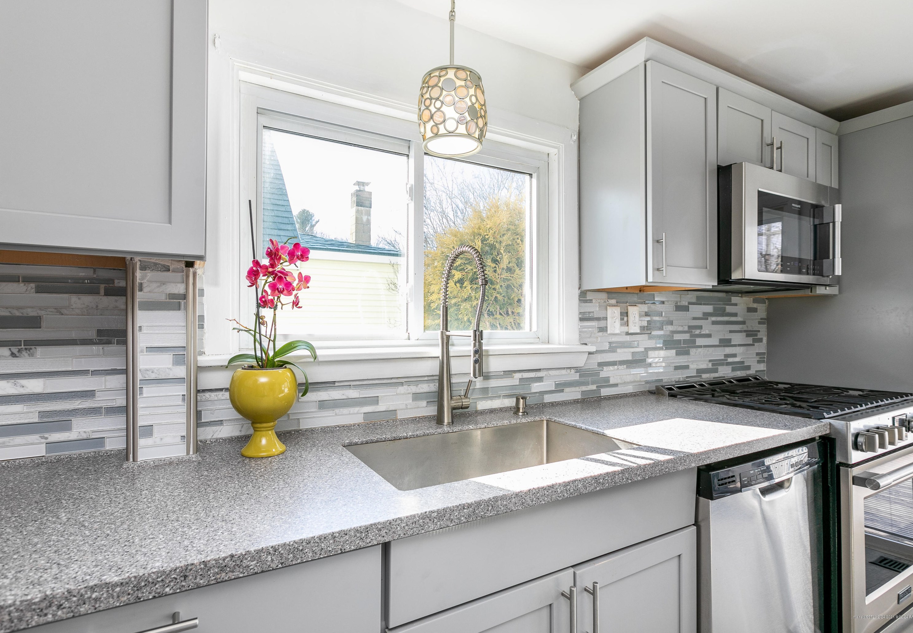 71 Brigham St, Portland ME 04106-3409 exterior