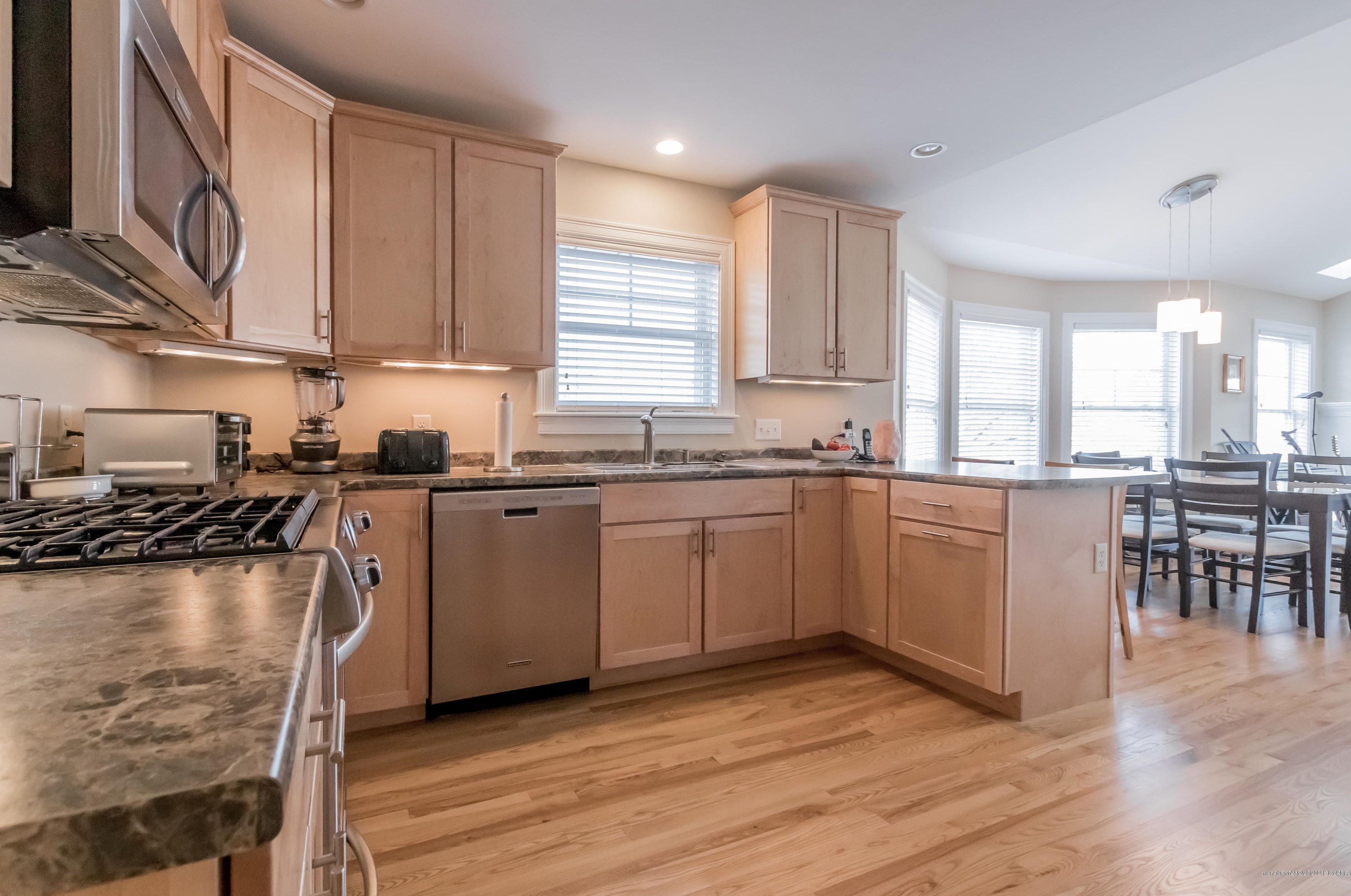 552 Main St, Portland ME 04106-5403 exterior