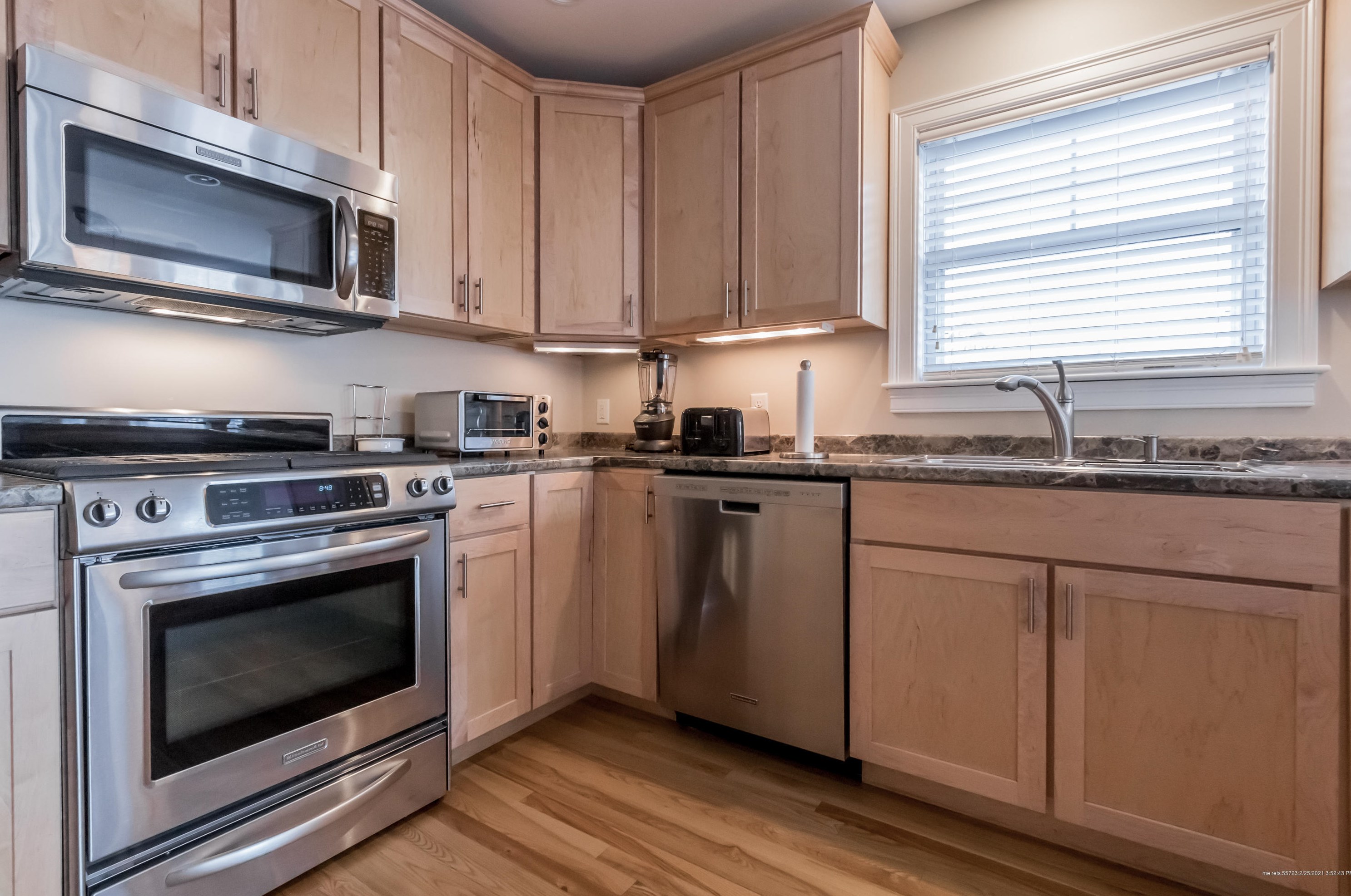 552 Main St, Portland ME 04106-5403 exterior