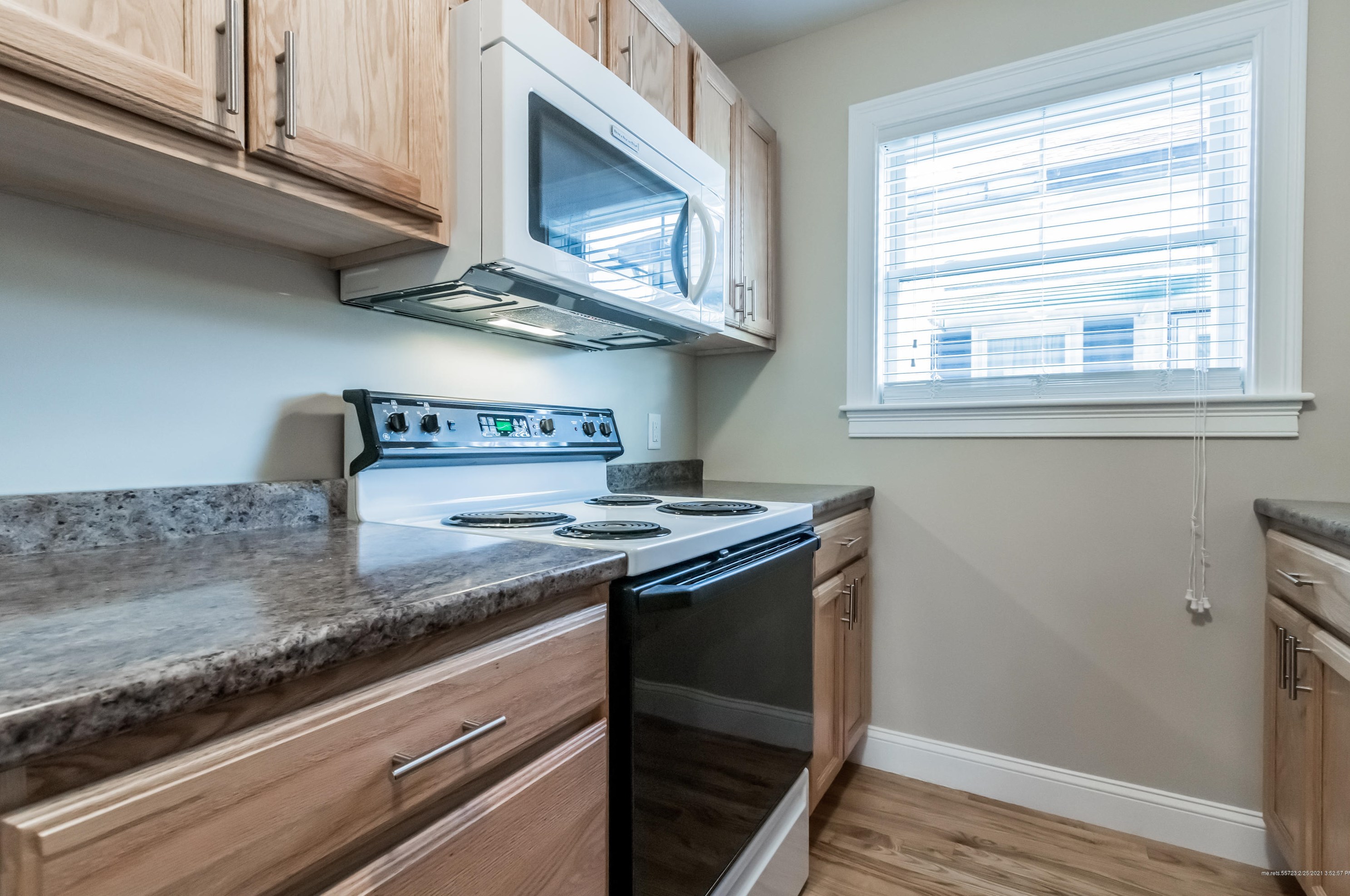 552 Main St, Portland ME 04106-5403 exterior