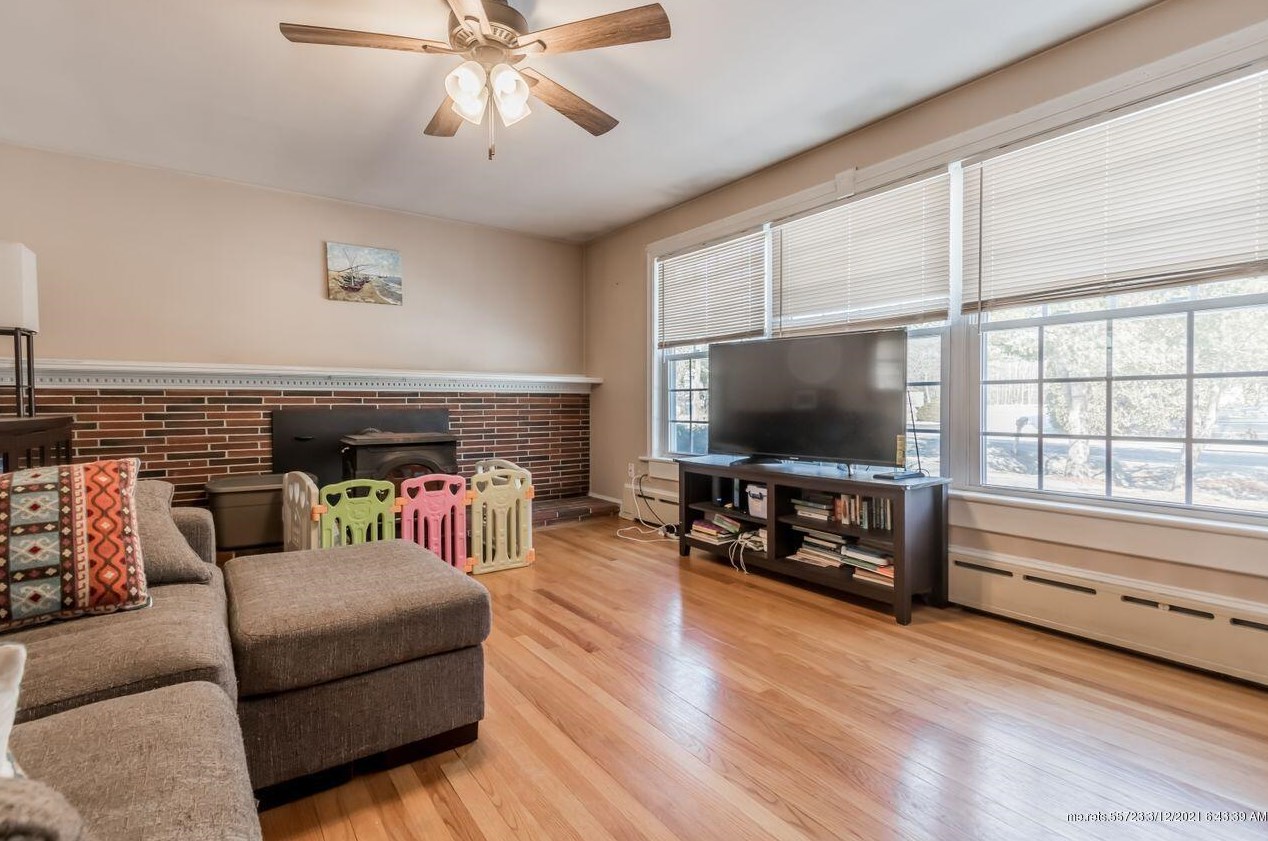 526 Roosevelt Trl, Windham ME 04062-4816 exterior