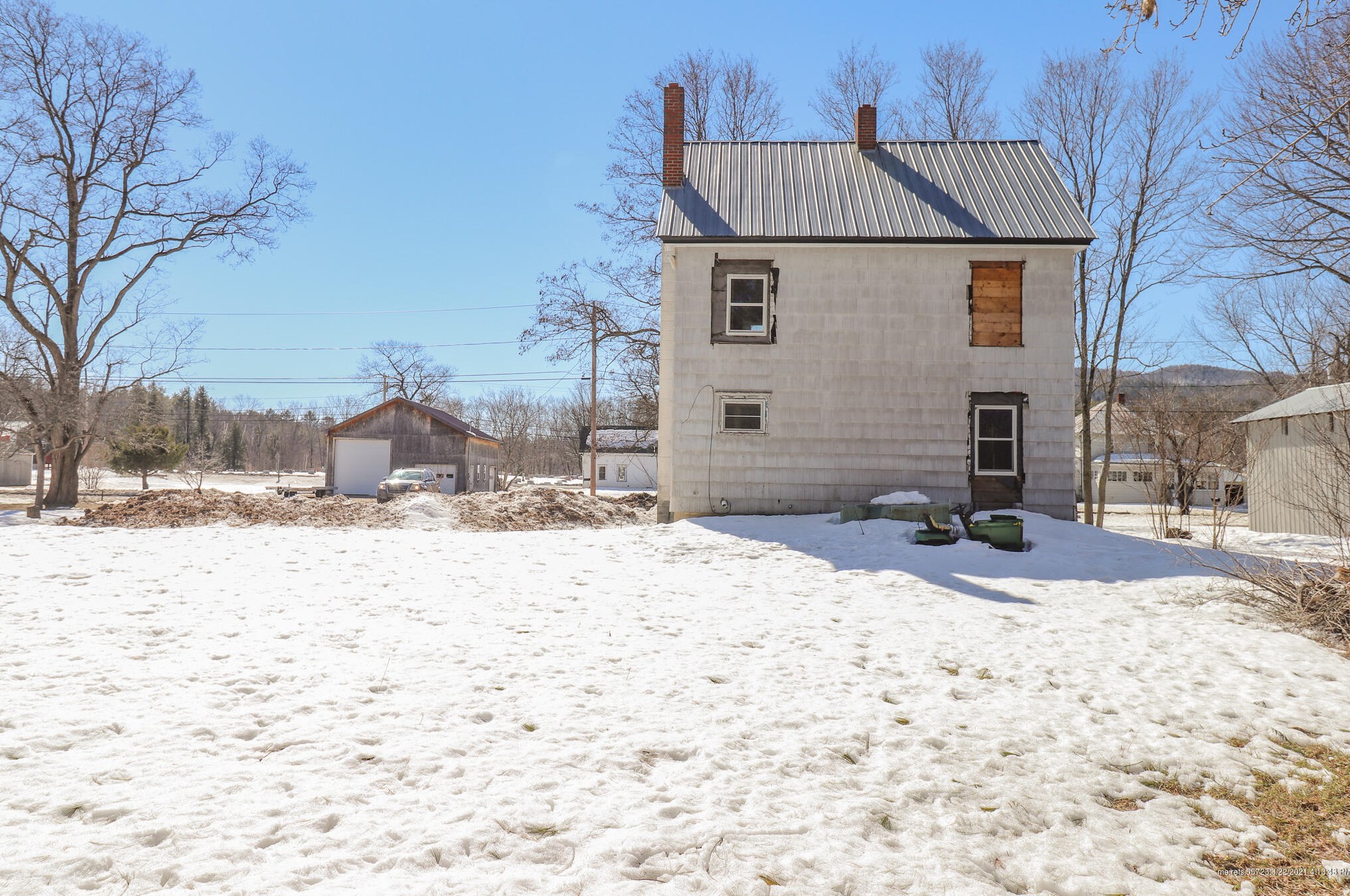 20 Dolloff St, Peru ME  04290-3011 exterior