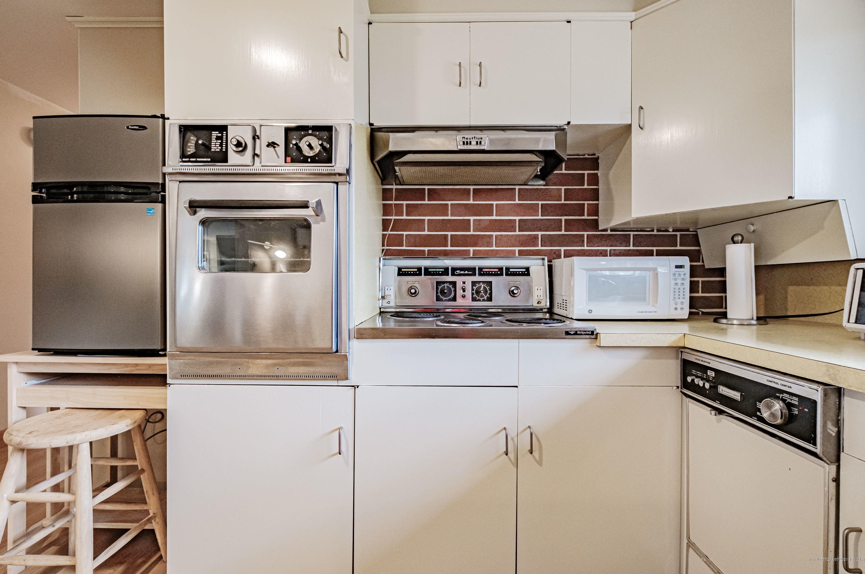 690 Main St, Gorham ME  04038-2622 exterior