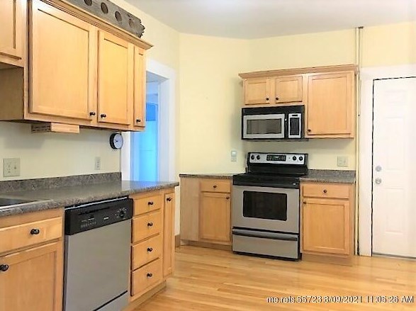 21 Sawyer St, Portland ME 04106-2128 exterior