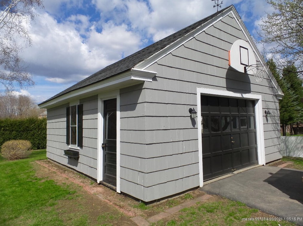 11 Whipple St, Waterville ME  04901-6969 exterior