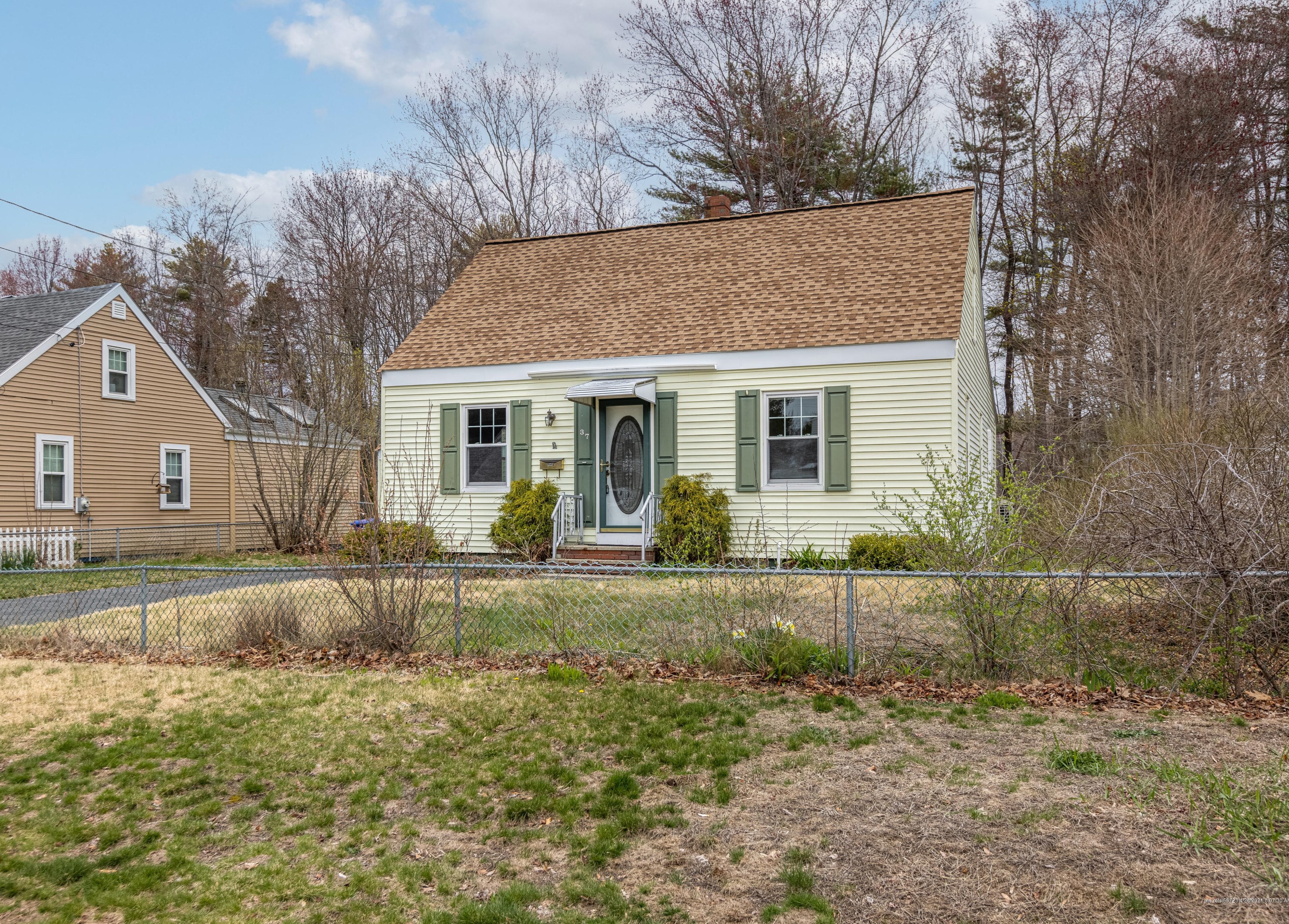 37 Delaware Ave, Portland ME  04106-5916 exterior