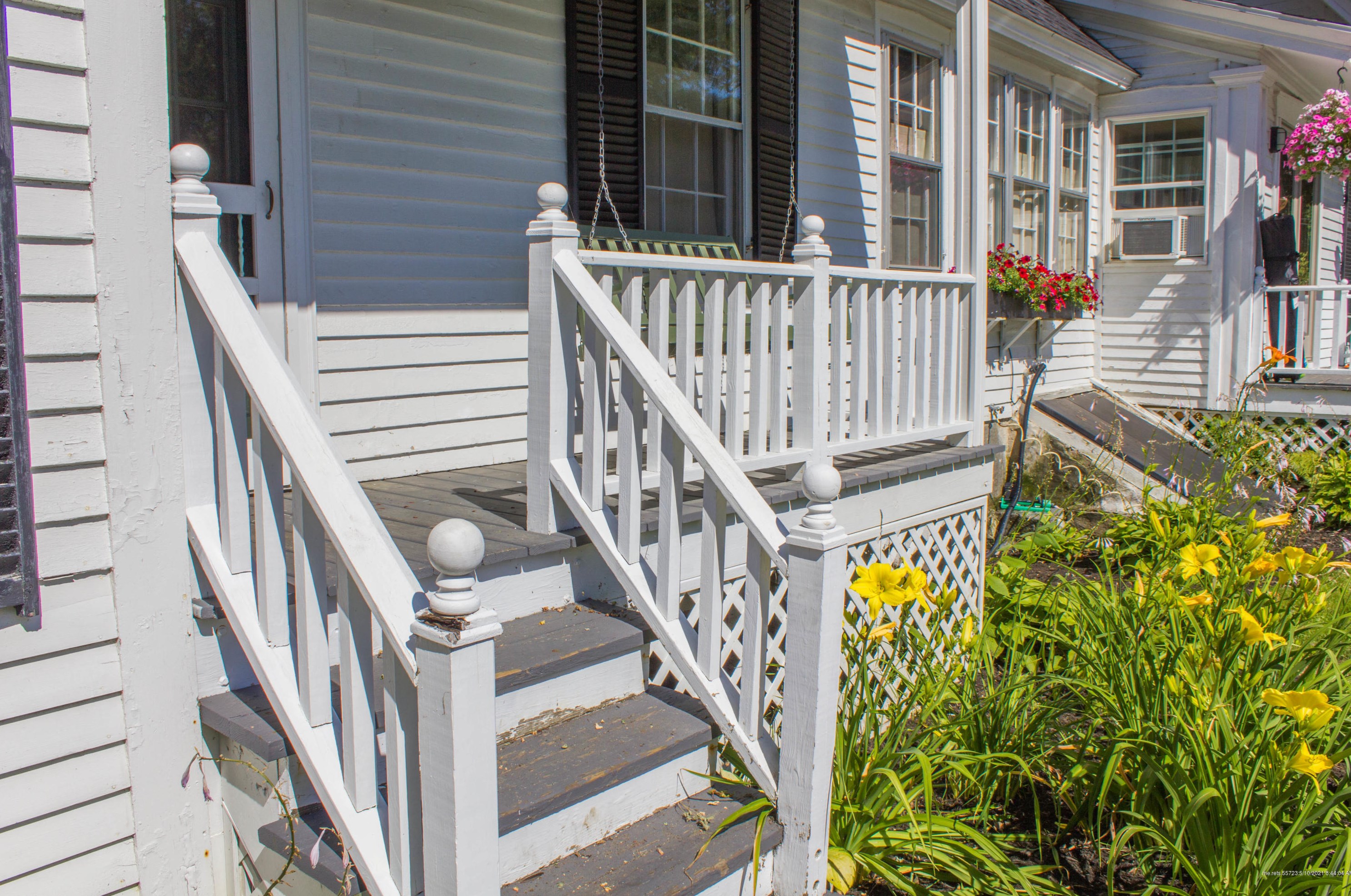 1096 Main St, Readfield ME  04355-3502 exterior