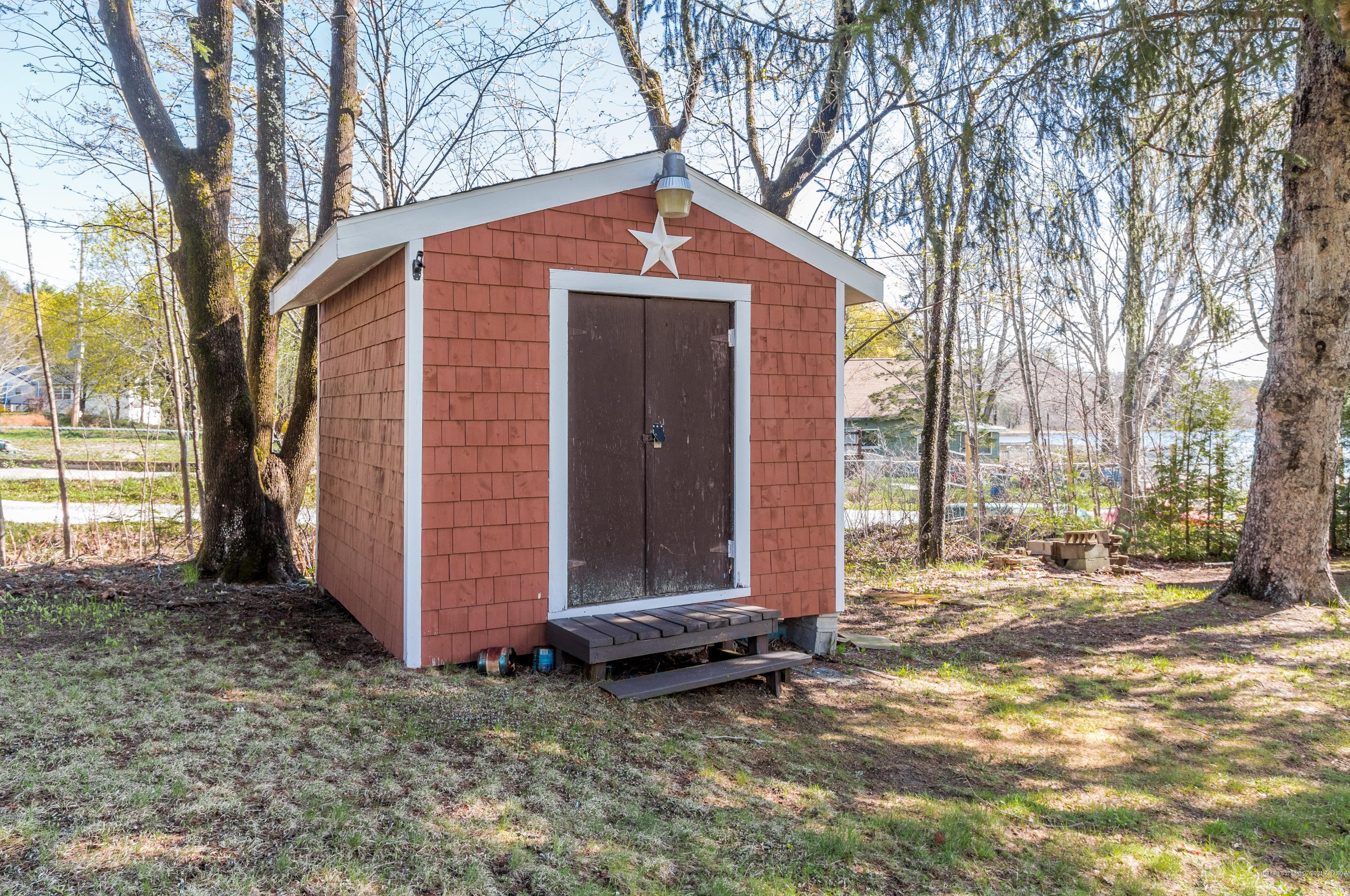 106 Vista Dr, Windham ME  04062-4443 exterior