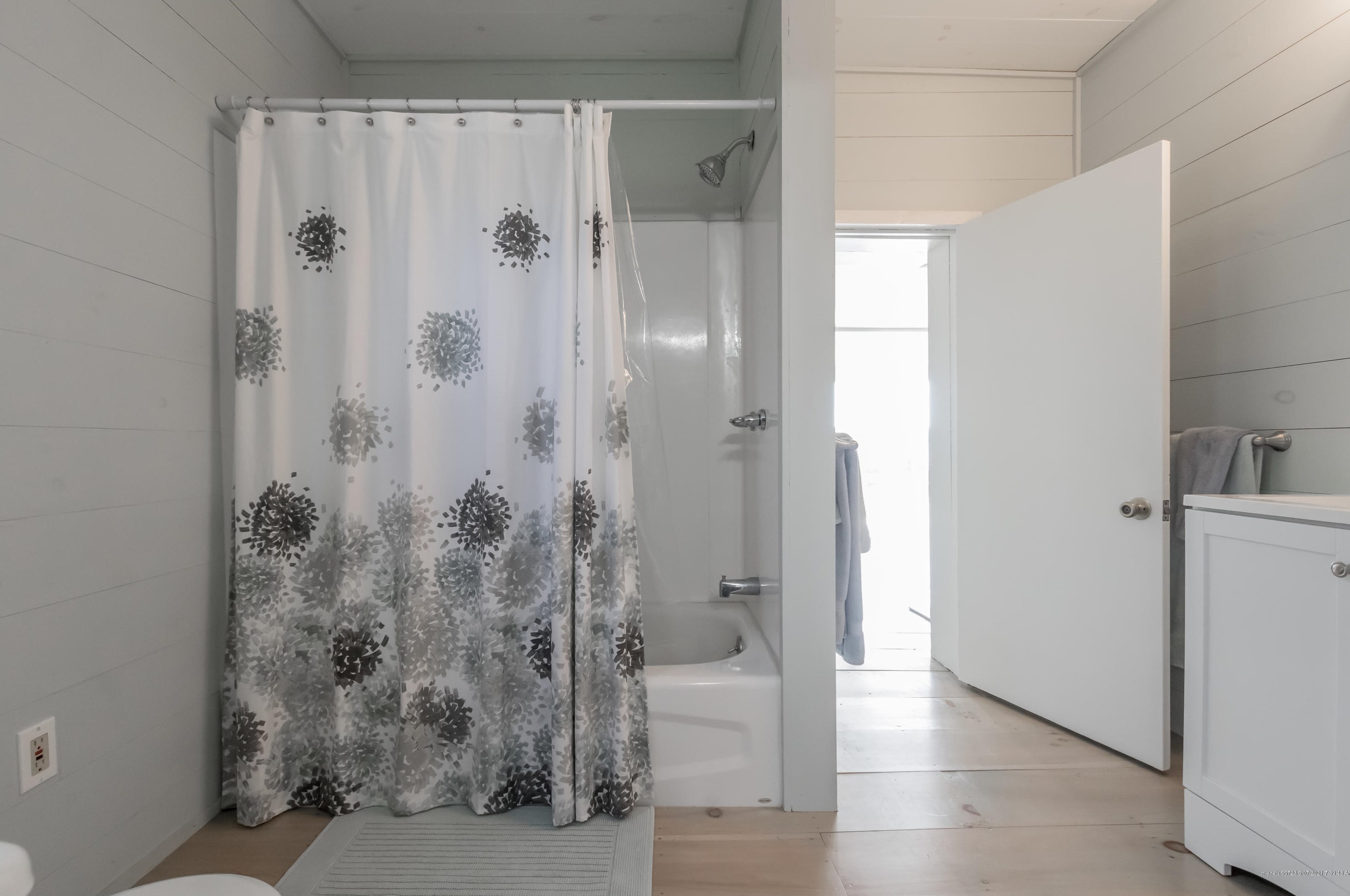 106 Vista Dr, Windham ME  04062-4443 exterior