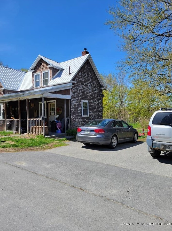 70 Maple St, Madison ME  04950-1238 exterior