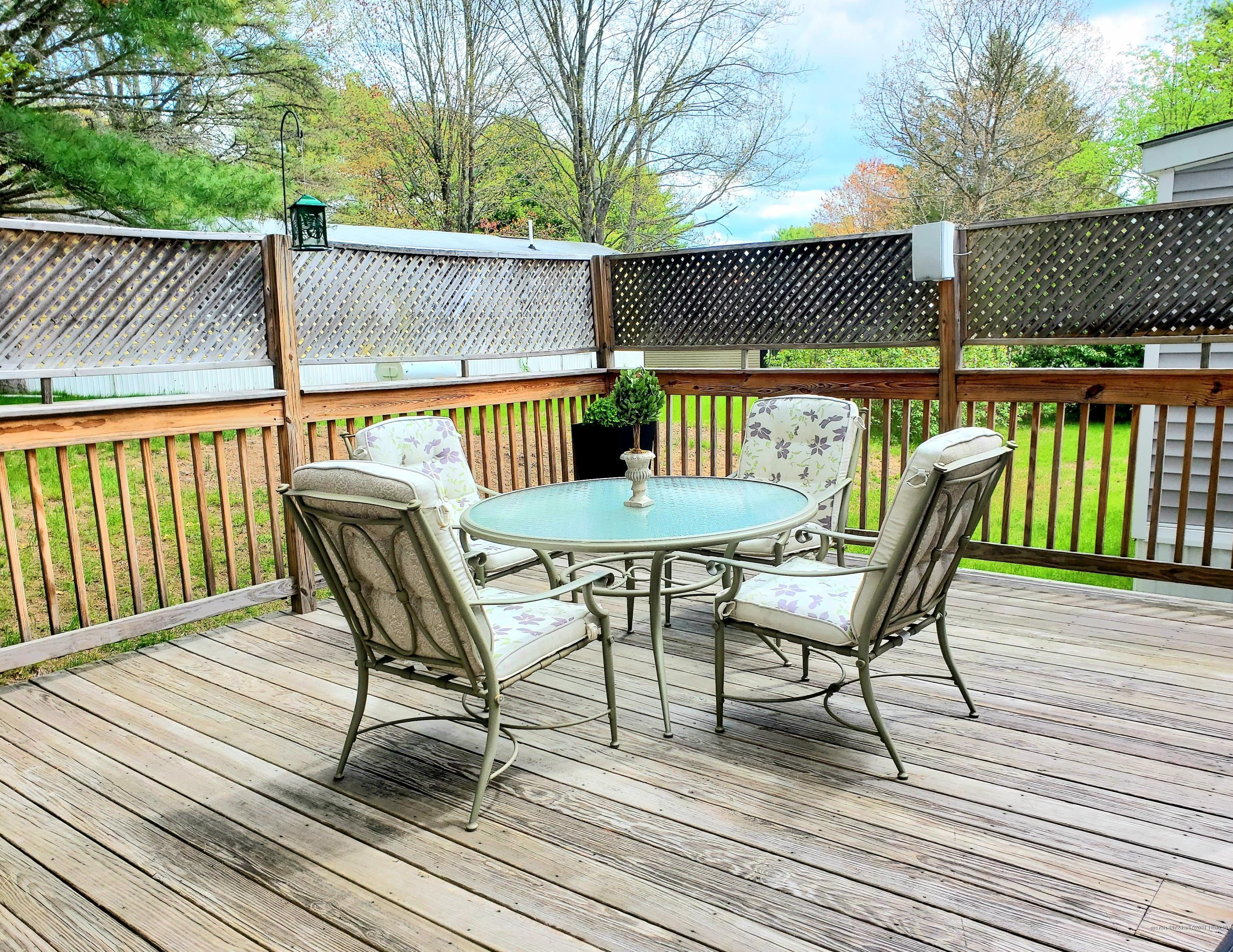 11 Dode Dr, Saco ME  04072-9657 exterior