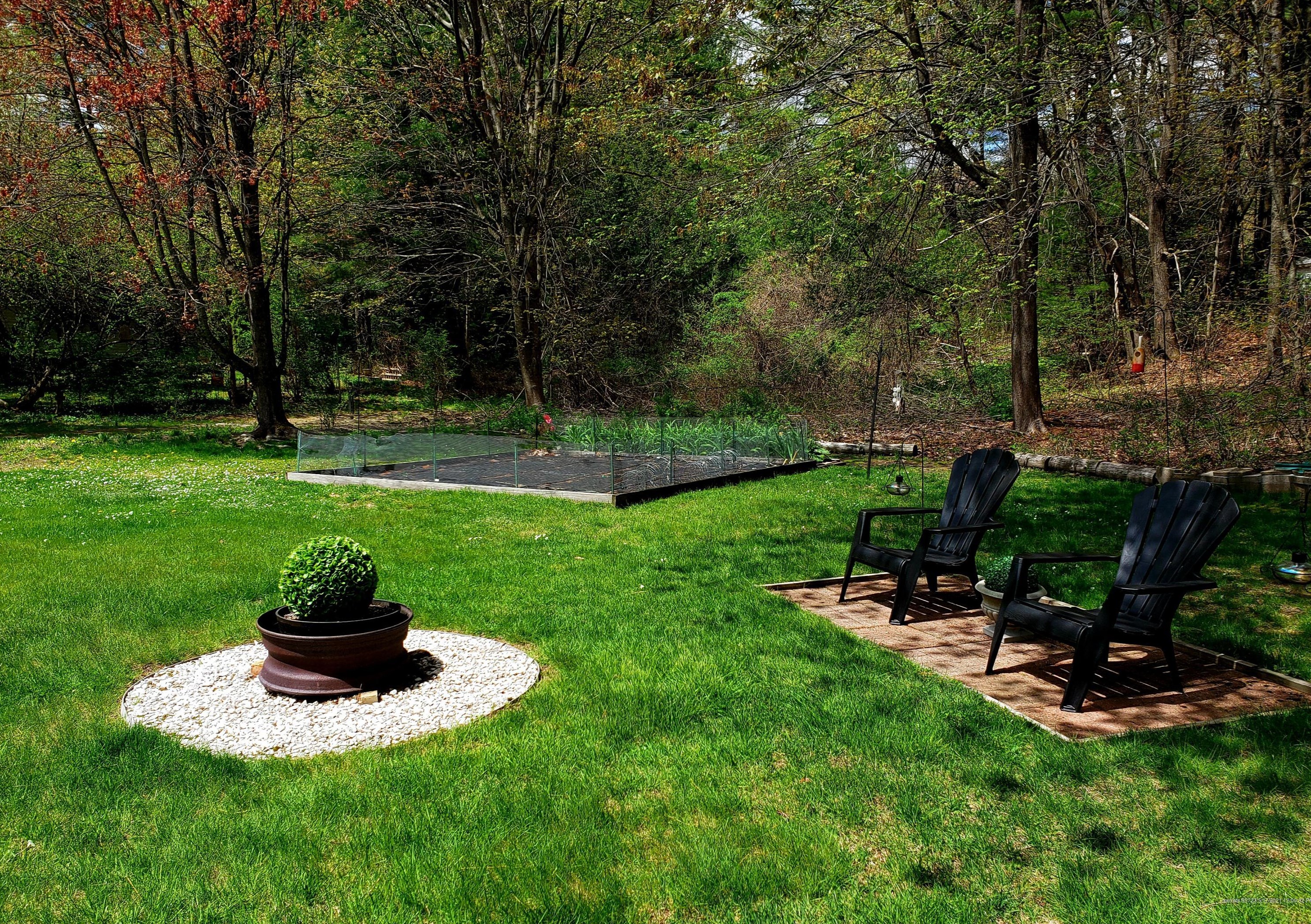 11 Dode Dr, Saco ME  04072-9657 exterior