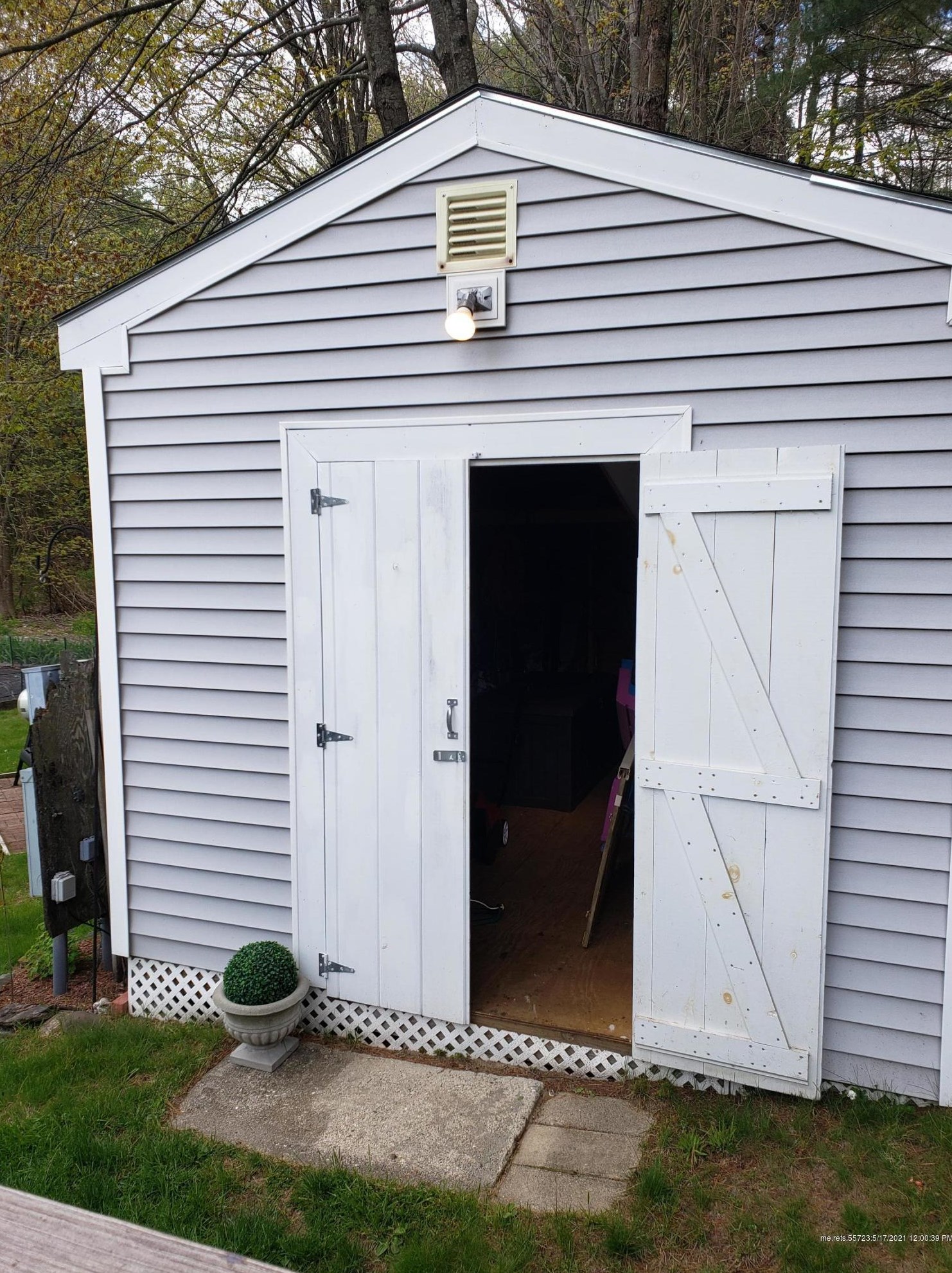 11 Dode Dr, Saco ME  04072-9657 exterior