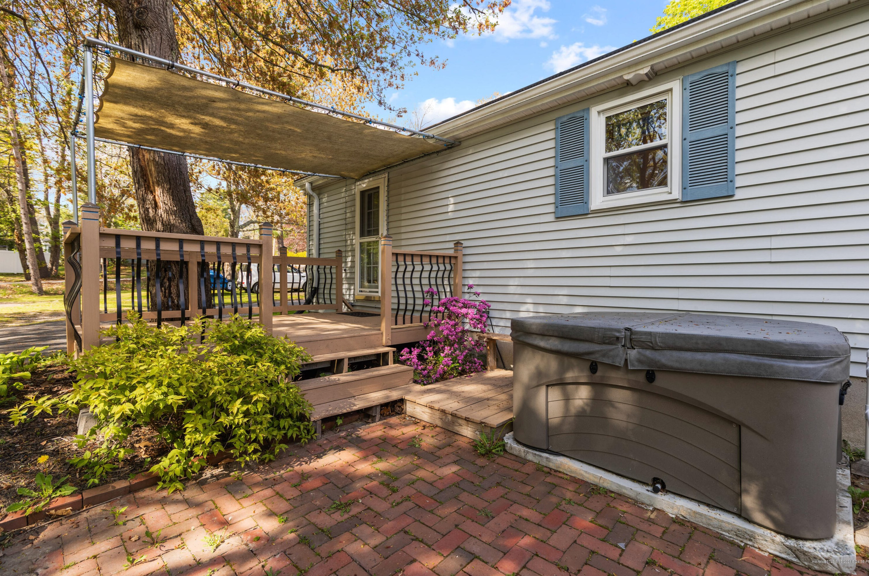 400 Pope Rd, Windham ME  04062-4998 exterior