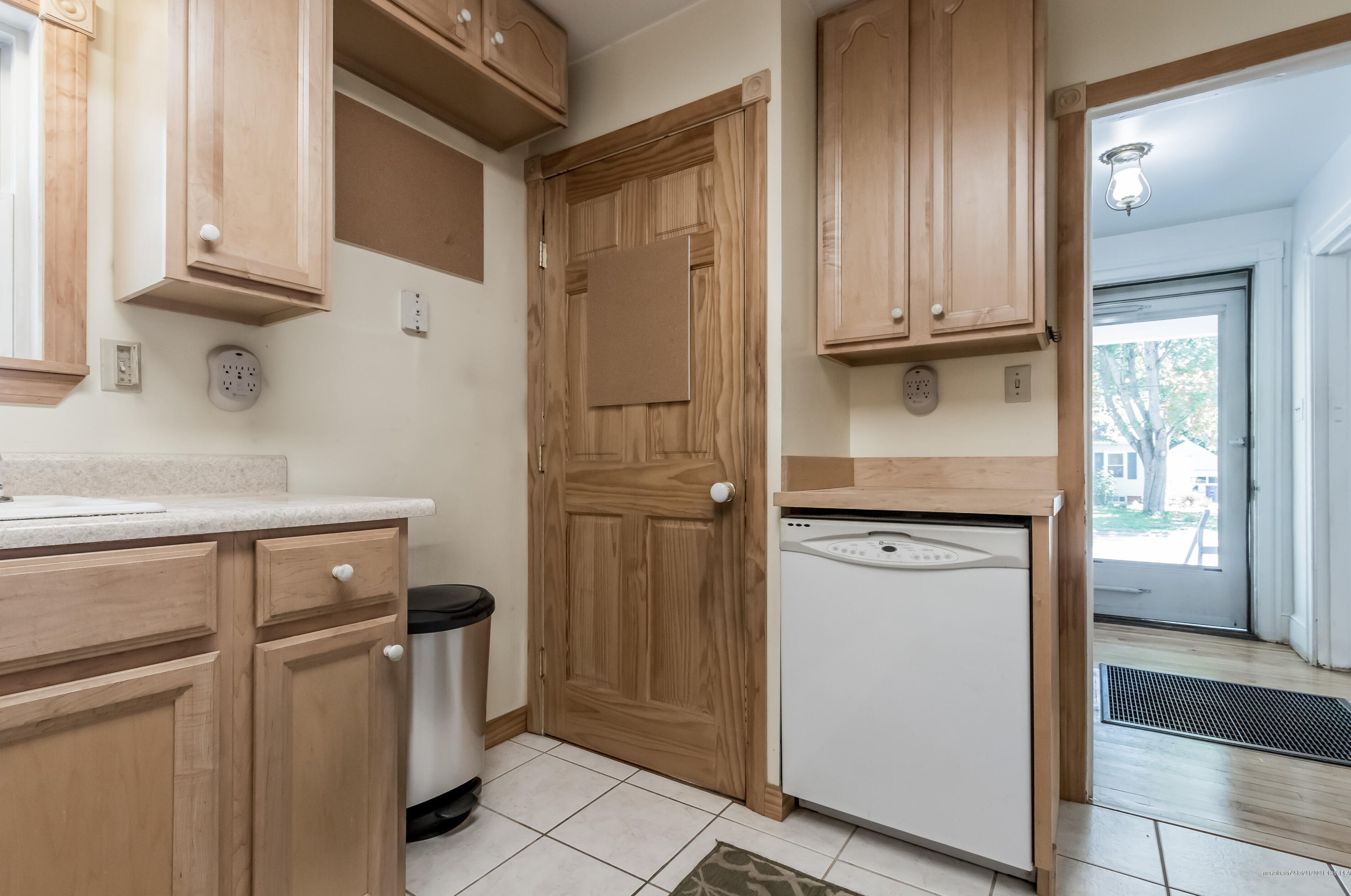 27 Middle St, Westbrook ME  04092-3346 exterior