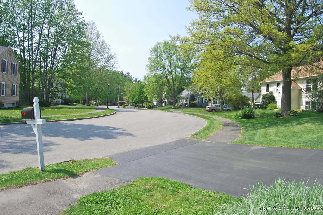 60 Stonecrest Dr, Portland ME 04103-1637 exterior