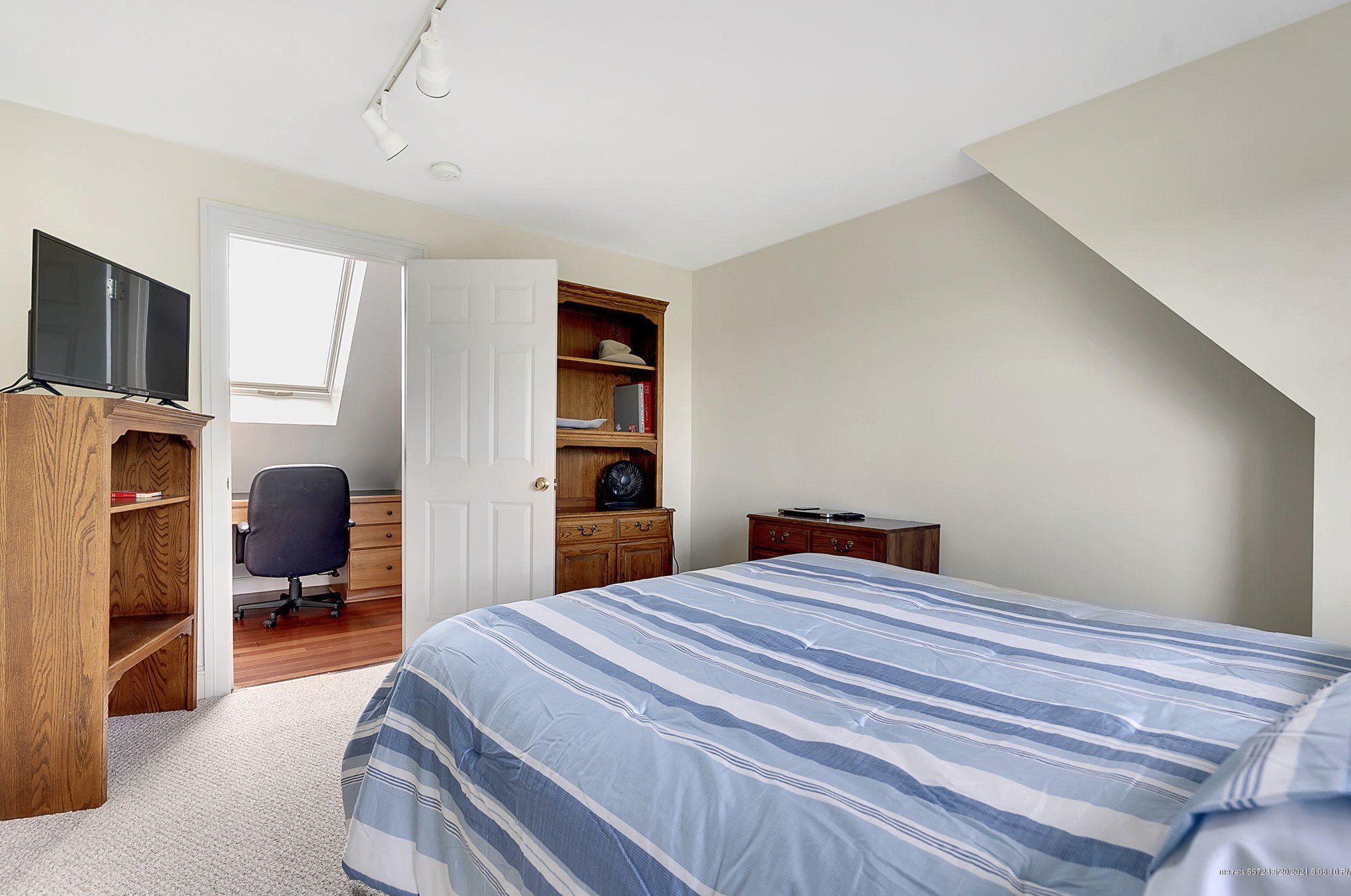 8 Victoria Ln, Portland ME  04105-2541 exterior