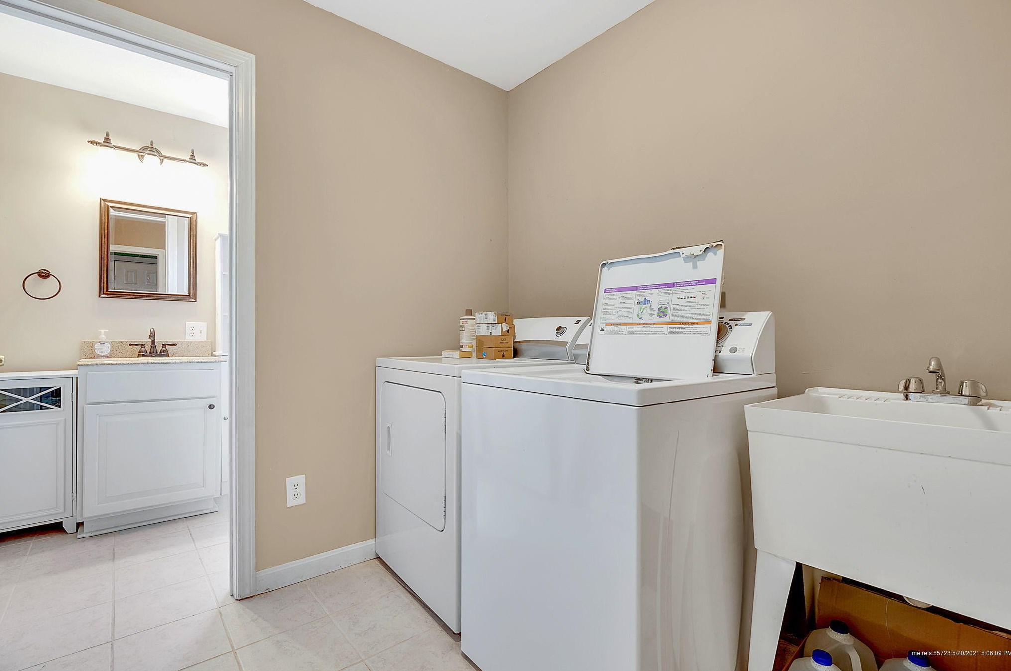 8 Victoria Ln, Portland ME  04105-2541 exterior