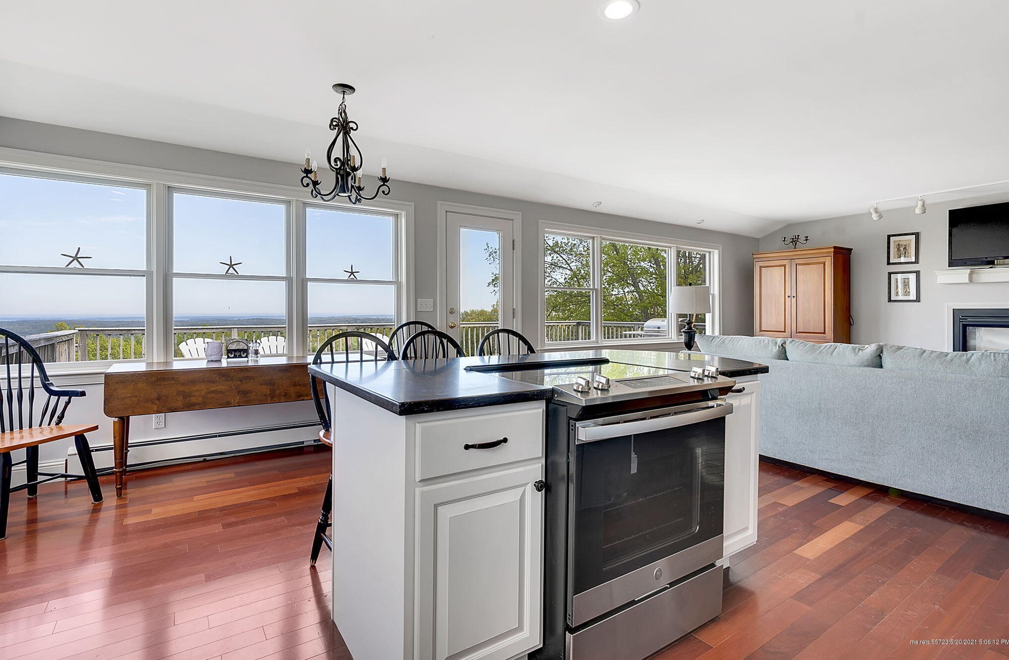 8 Victoria Ln, Portland ME  04105-2541 exterior