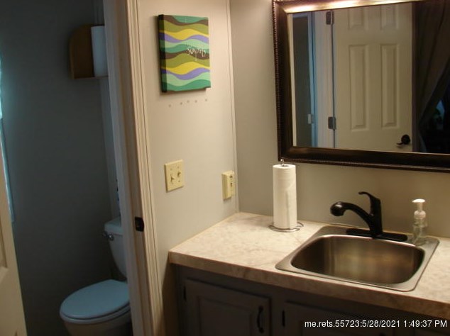 282 Main St, Madison ME  04950-4207 exterior