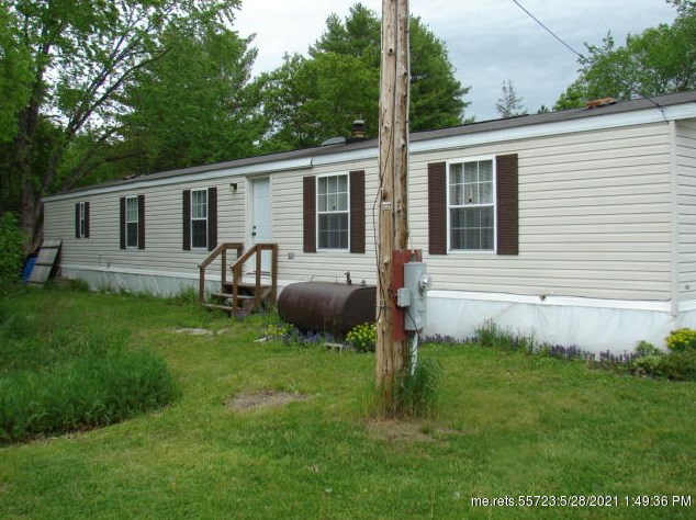 282 Main St, Madison ME  04950-4207 exterior