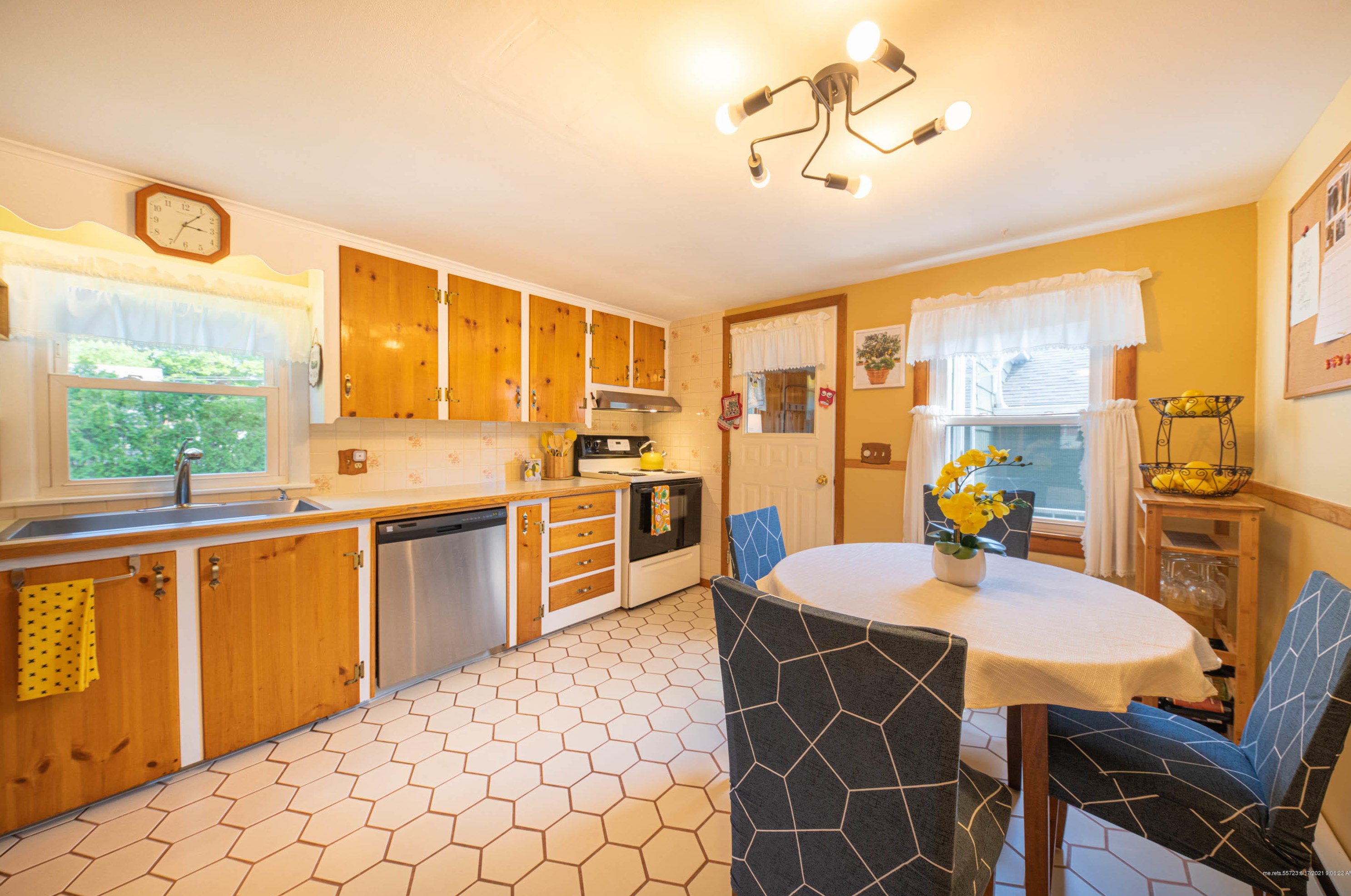 59 Oriole St, Westbrook ME  04092-3813 exterior