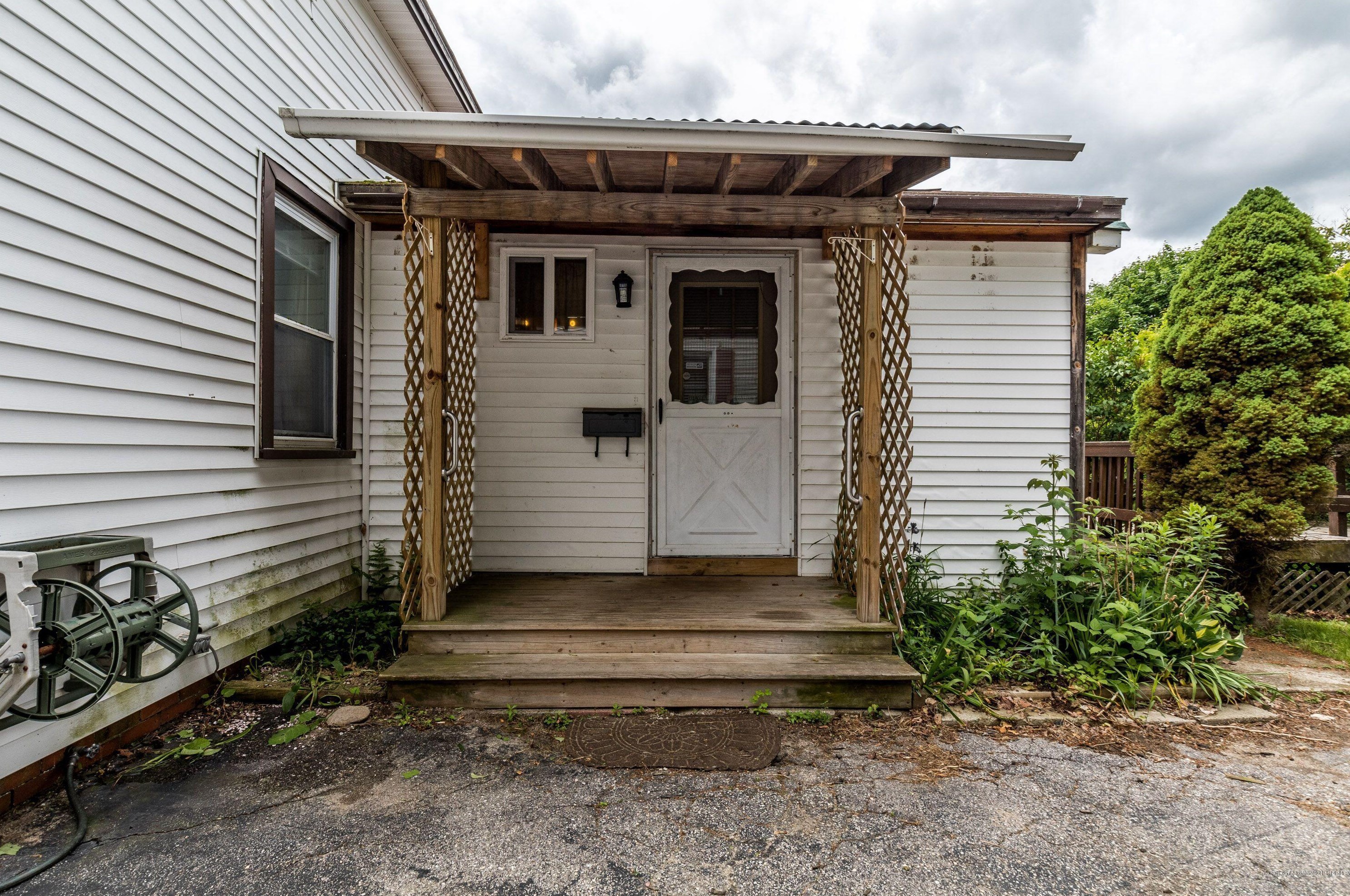 11 Androscoggin St, Windham ME  04062-4111 exterior