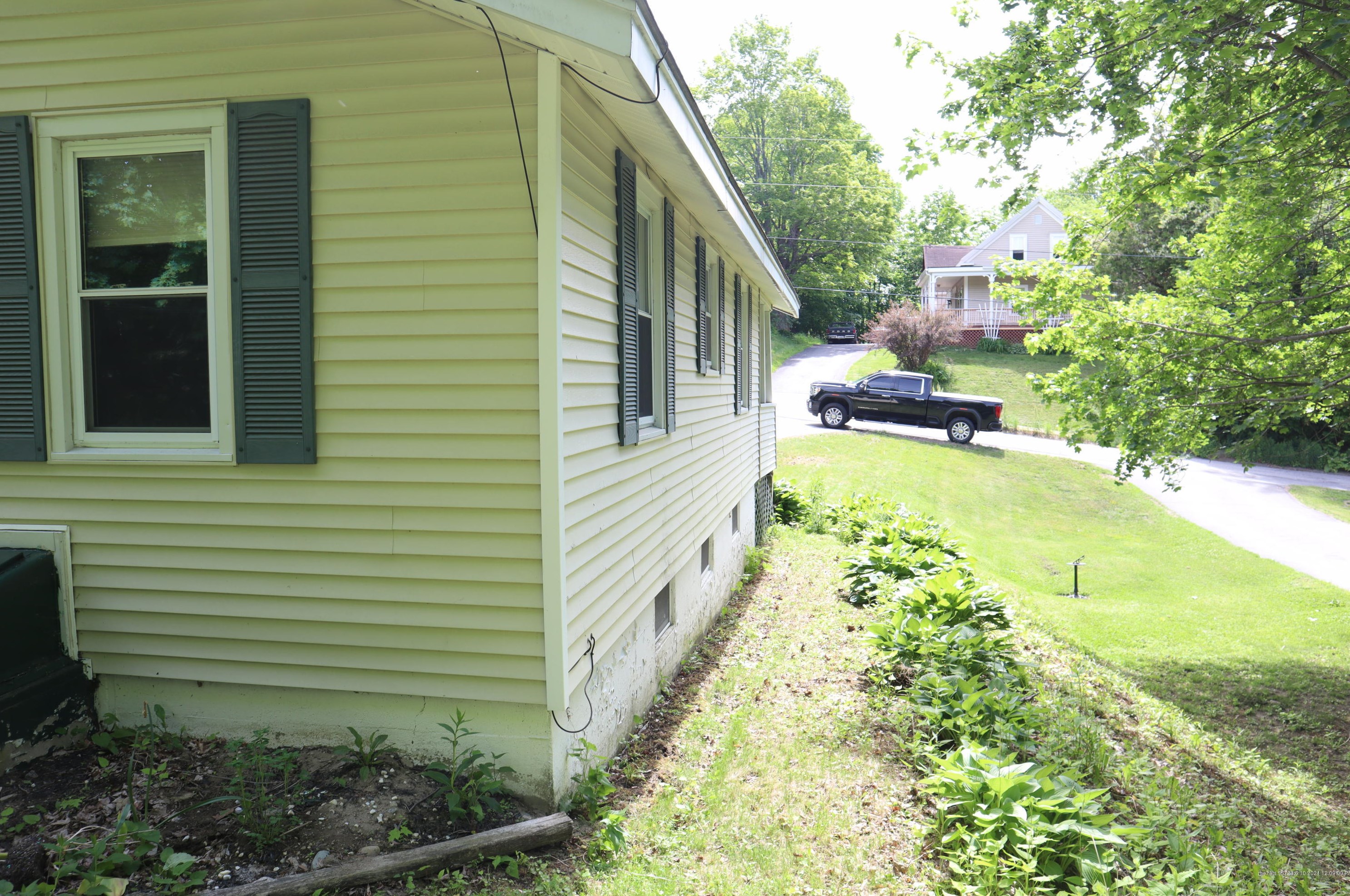 22 Maple St, Pittston ME  04345-2022 exterior