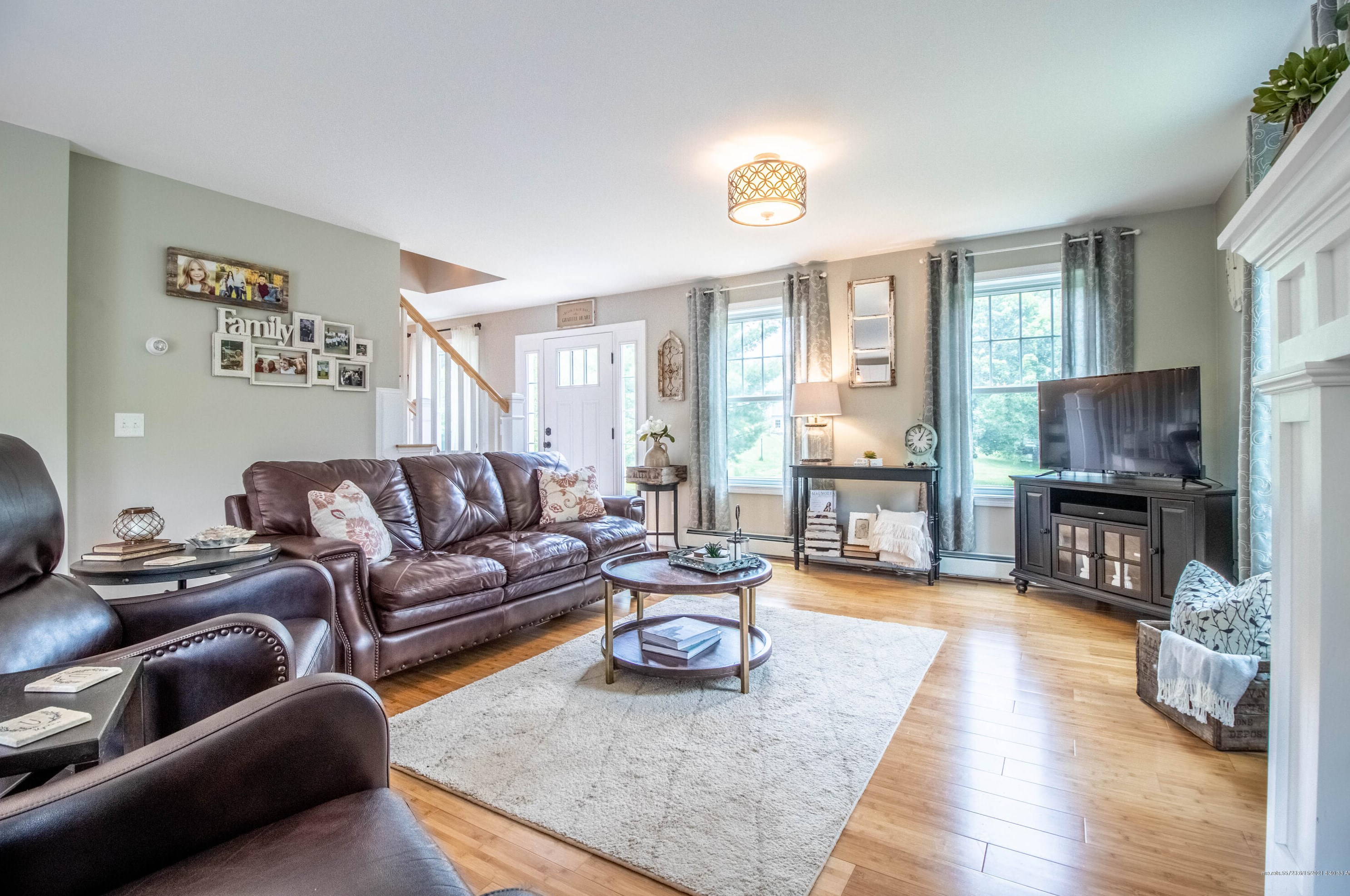 10 Louise St, Gorham ME  04038-1816 exterior