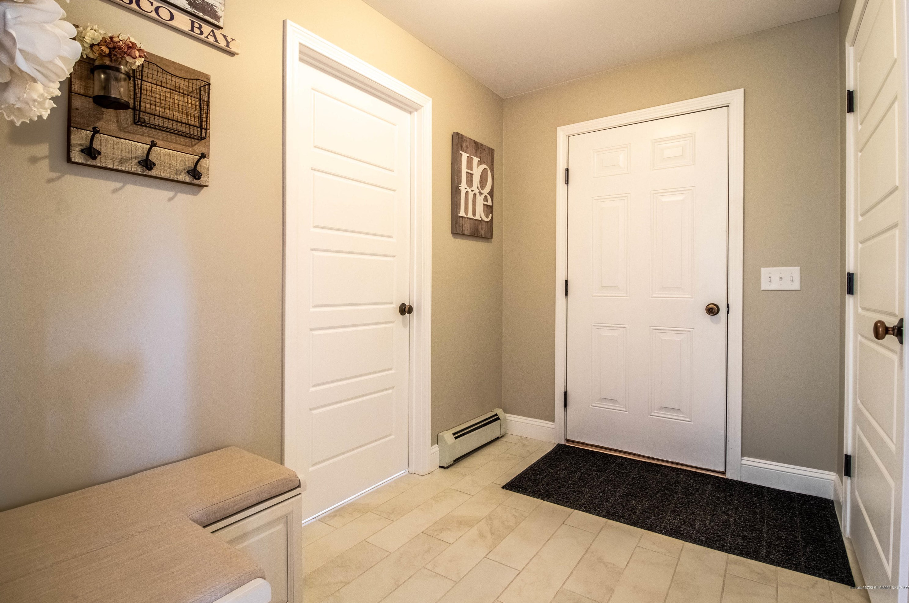 10 Louise St, Gorham ME  04038-1816 exterior