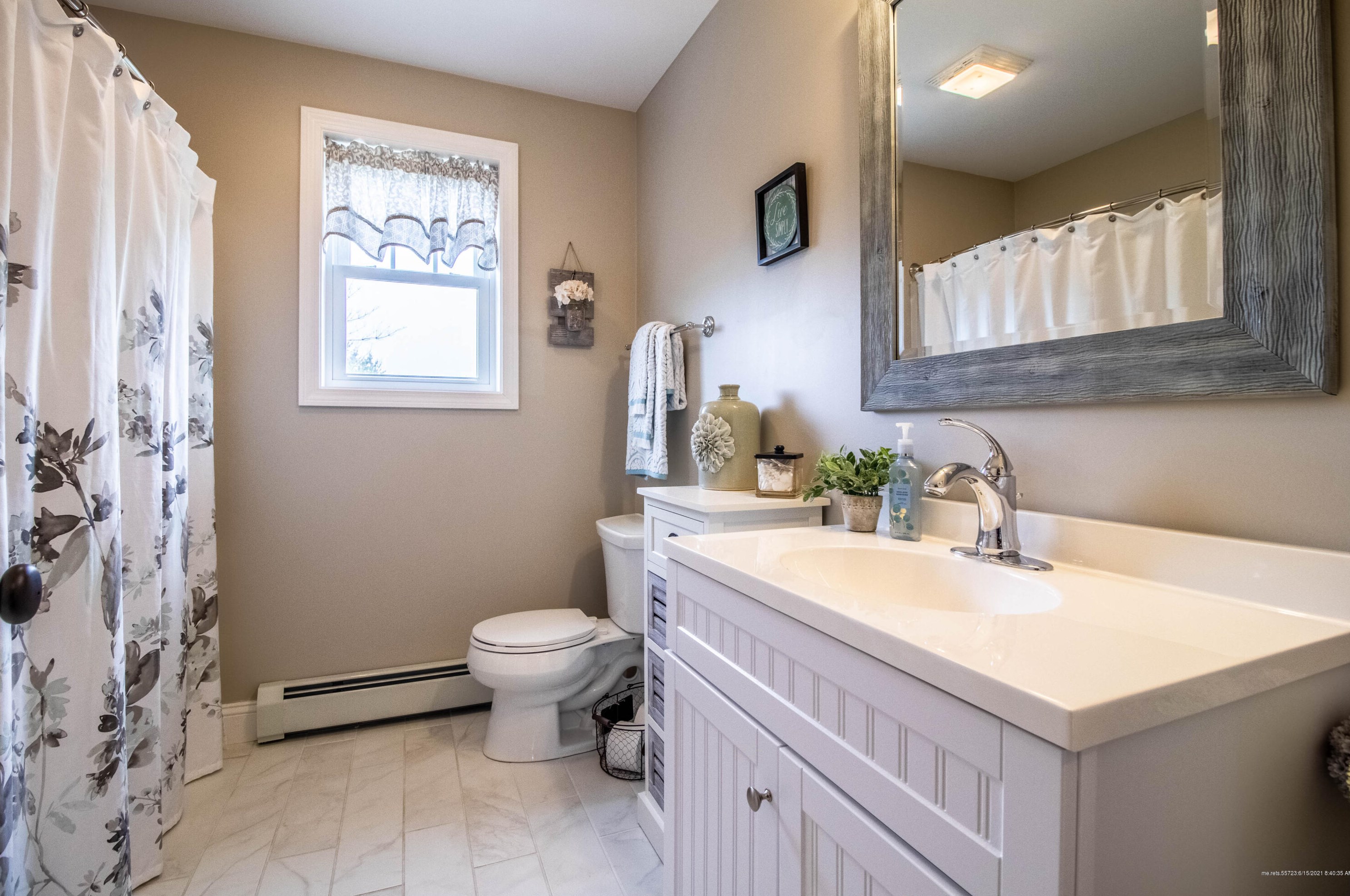 10 Louise St, Gorham ME  04038-1816 exterior